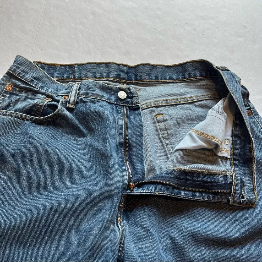 Levi's Men's 560 Faded Blue Denim Jeans Size 34 X25 1/2 Altered